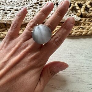 Kendra Scott Cassie ring w/ faceted gray stone set in gold-plated metal.